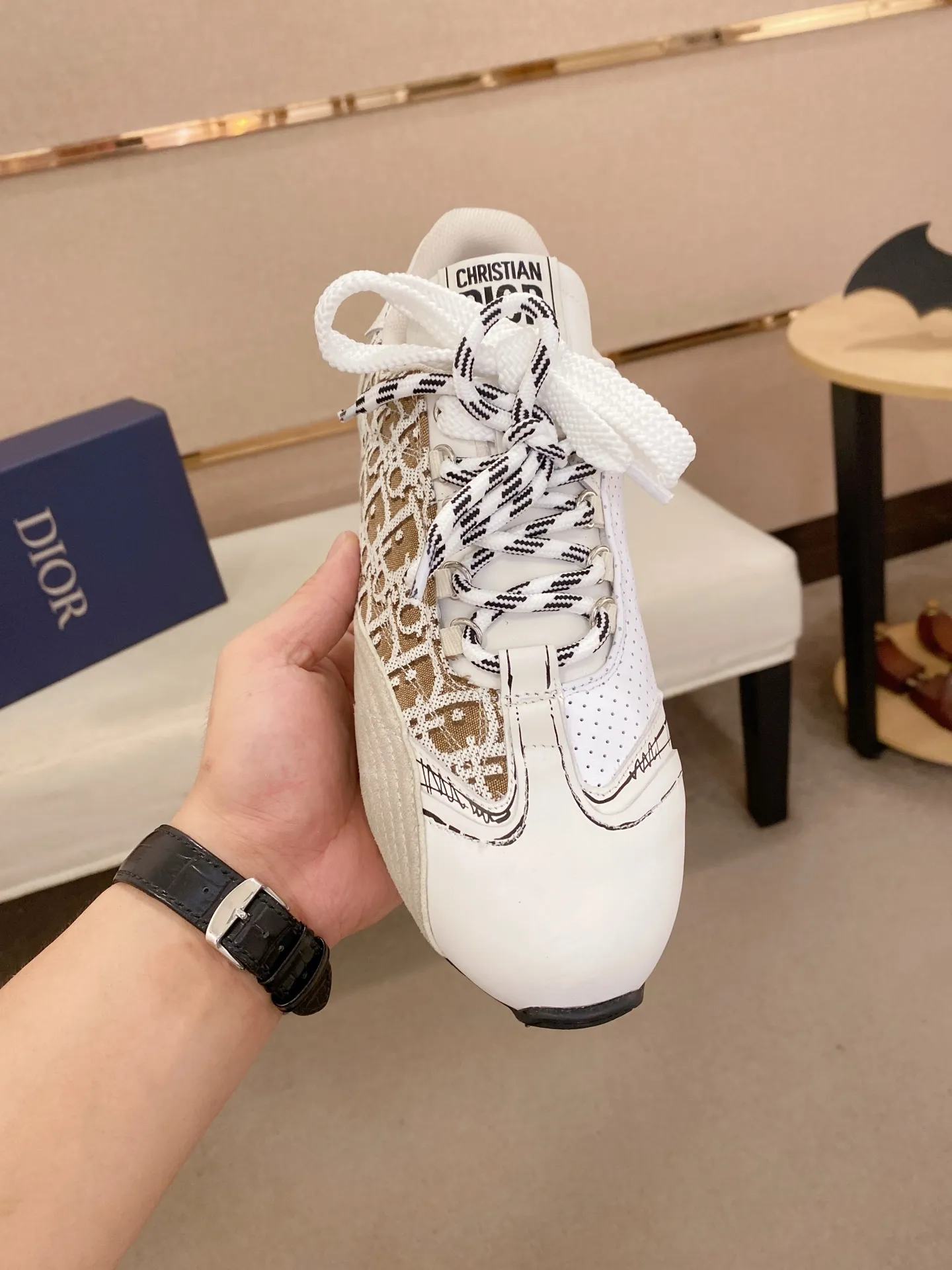Men's shoes💰: 500💰Couple style💏 [Dior·Dior] New casual sports style men's shoes, new spring and summer design, perfect workmanship, lace-up lazy style to create wardrobe quality, upper: imported first-layer cowhide, mesh breathable lining soft and comfortable, ultra-light TPU wear-resistant outsole, simple, versatile fashion men's shoes, excellent color code number 35--44. (45,46 customized items are not returnable or exchangeable)